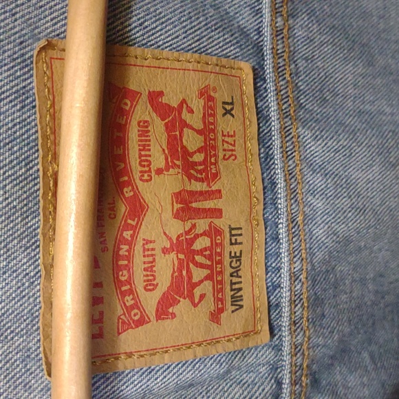 Men's Levi's Distressed Denim Jacket With Gray Sleeves And Hood, XL - Picture 4 of 6